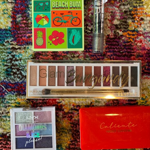 Assorted eyeshadows - Picture 1 of 6